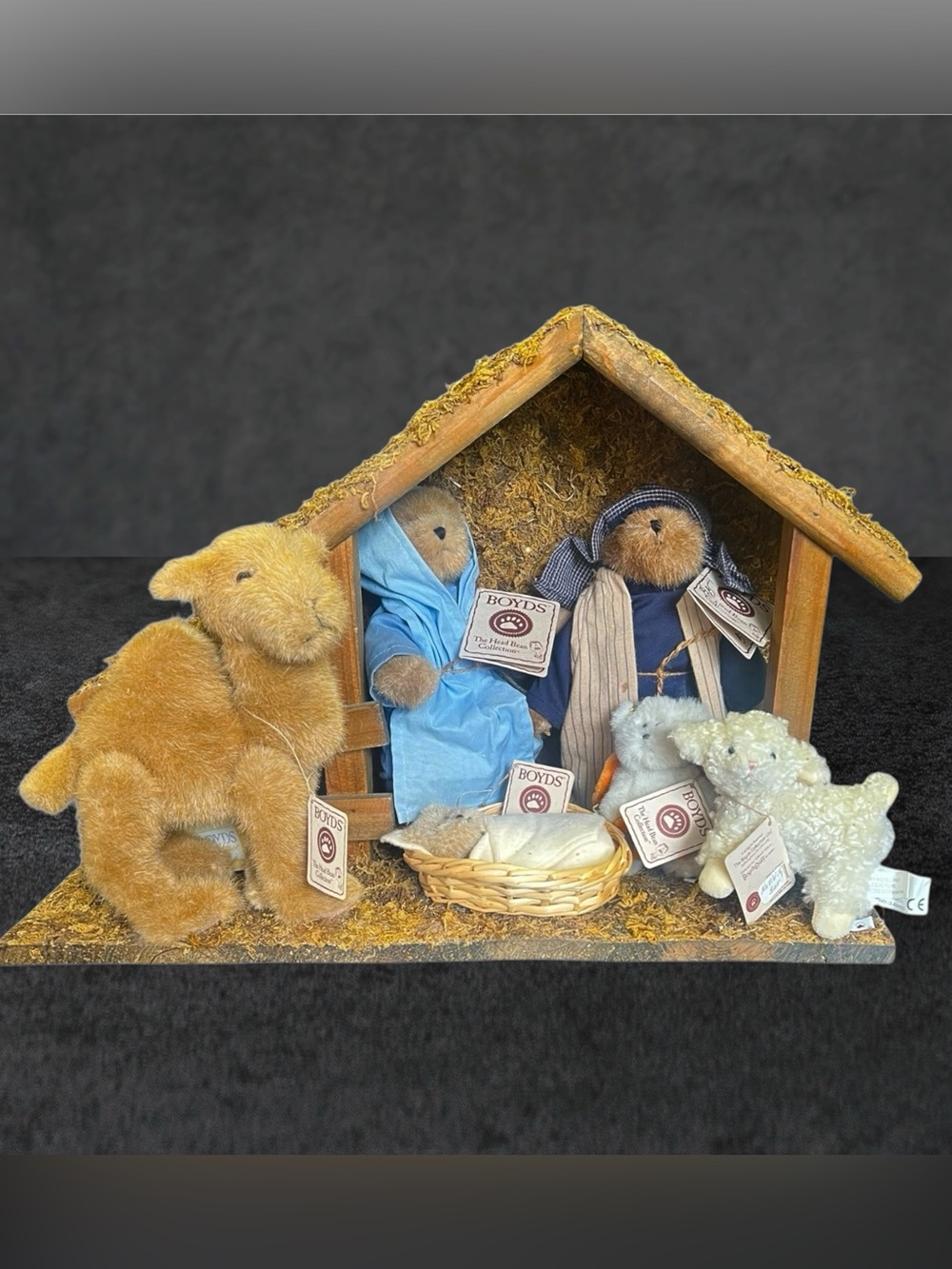 VTG. Boyd’s Bear all tagged 8-piece plush Nativity set with crèche